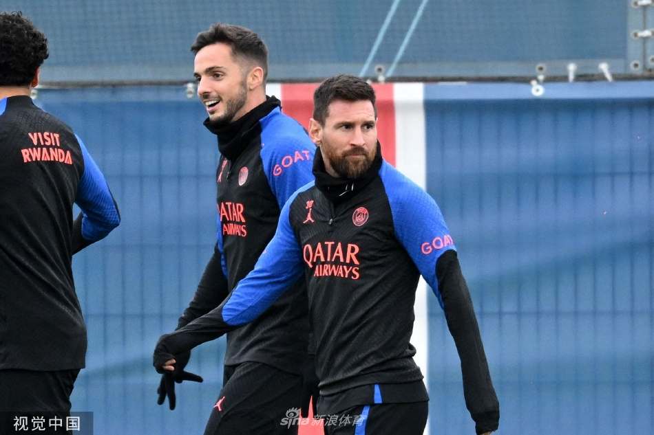  中国啦啦队美国克里夫兰骑士队主场表演 