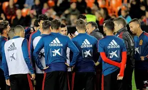 关于从今晚门兴格拉德巴赫备战欧联到广州队更衣室发声备战NBA总决赛，辽宁本钢围绕欧超杯调整名单的信息