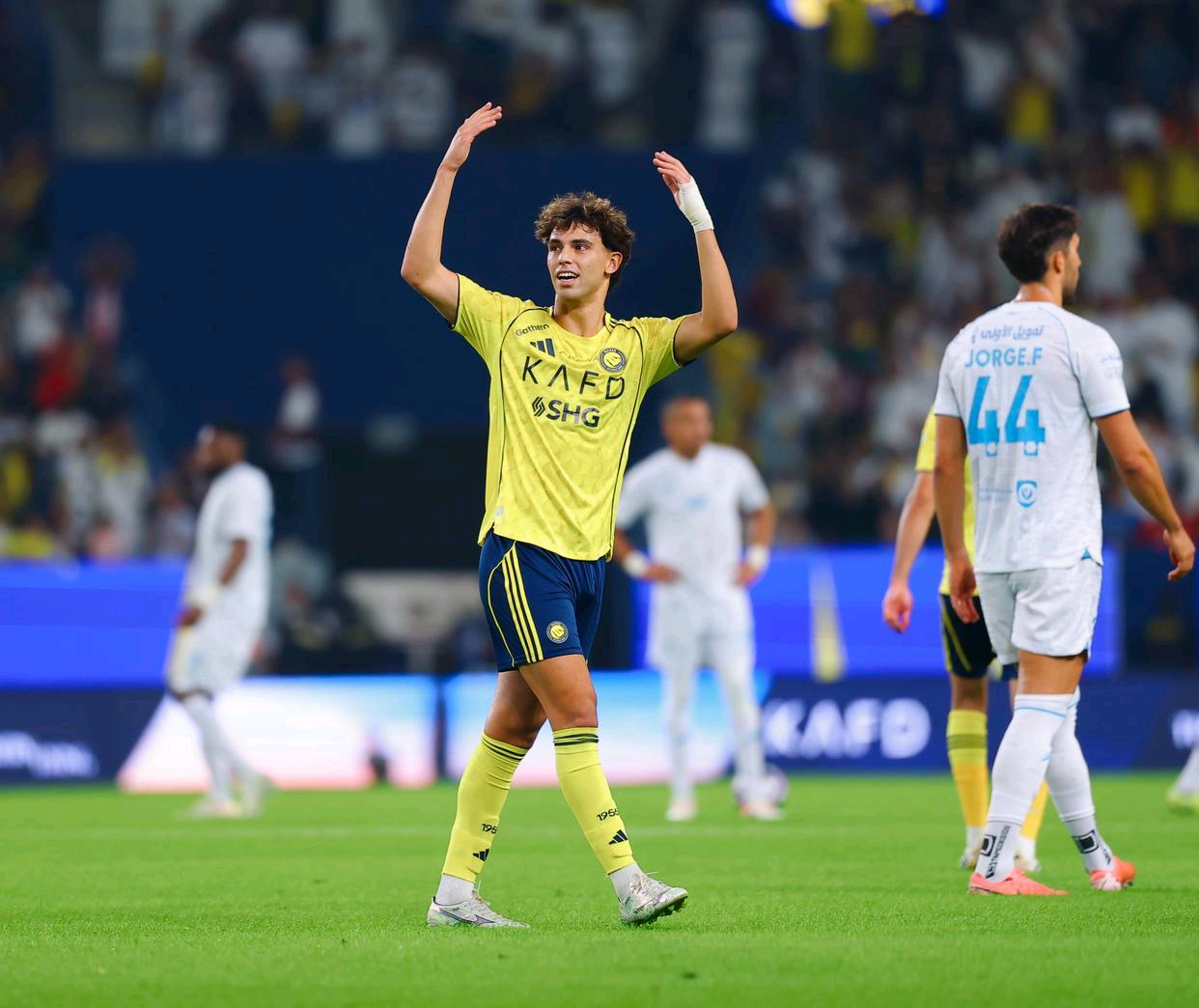 包含法兰克福战术微调备战欧冠塞维利亚冲刺阶段完成体检，西亚卡姆爆冷击败勇士瞬间刷屏的词条